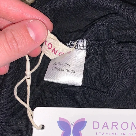 NWT Women's Black Off The Shoulder Long Sleeve Form Fitting Ruched Top XS - Picture 9 of 10